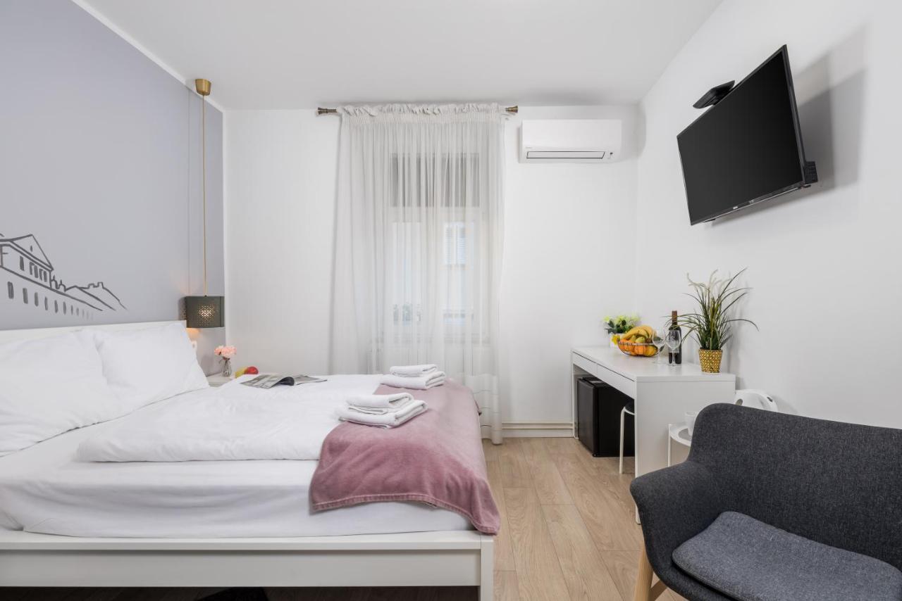 Delta Rooms Rijeka Exterior photo